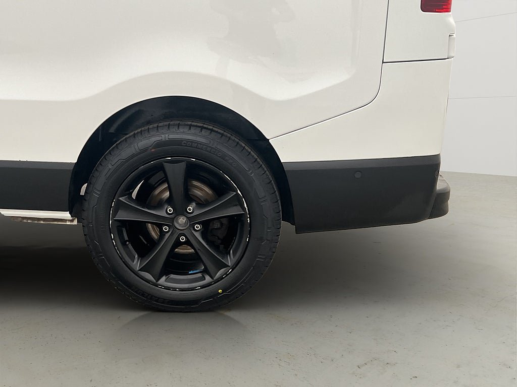 Vehicle Image 32