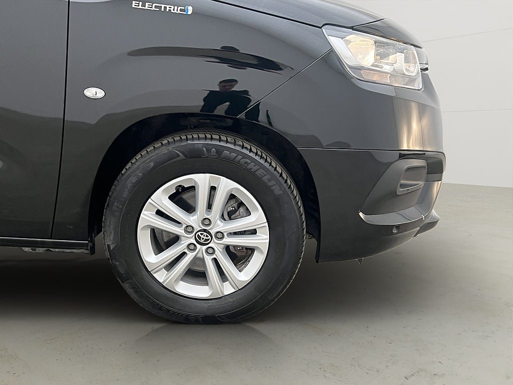 Vehicle Image 32