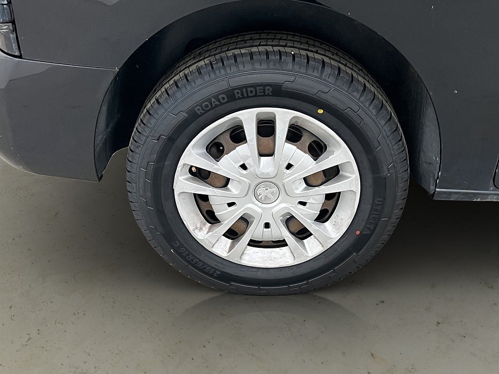 Vehicle Image 28