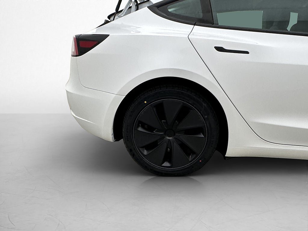 Vehicle Image 32