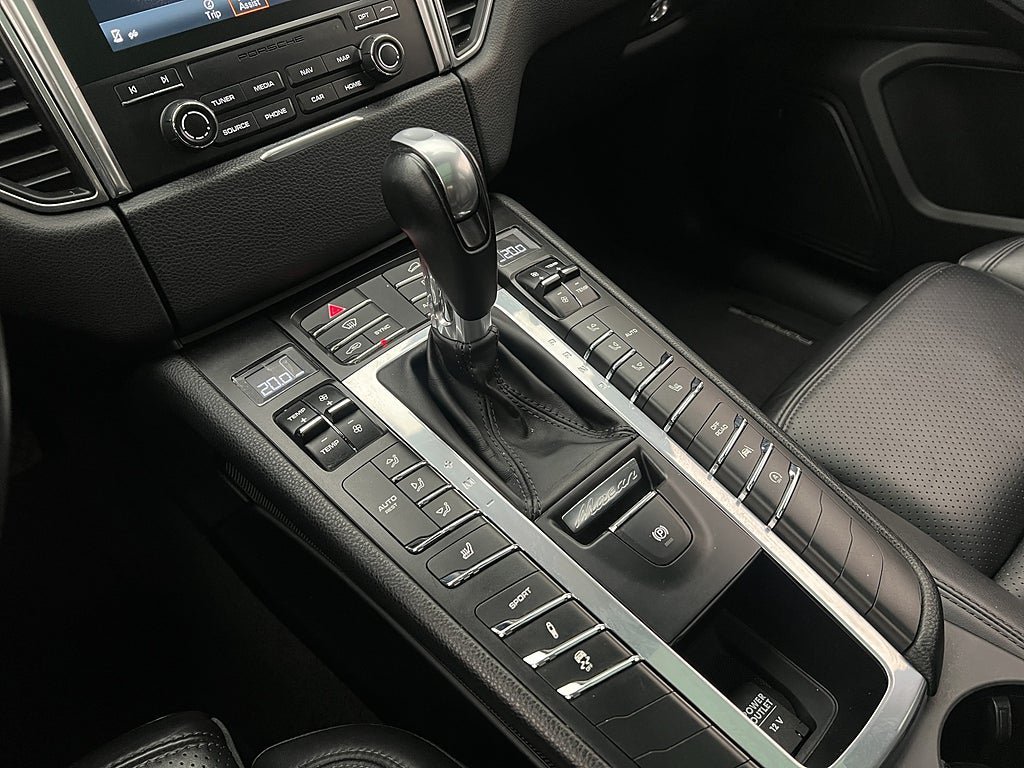 Vehicle Image 26