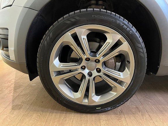 Vehicle Image 24