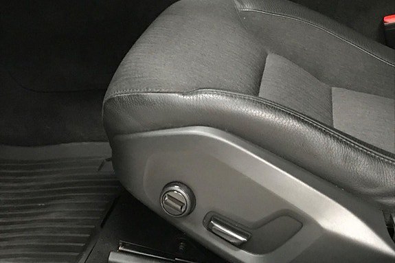 Vehicle Image 27