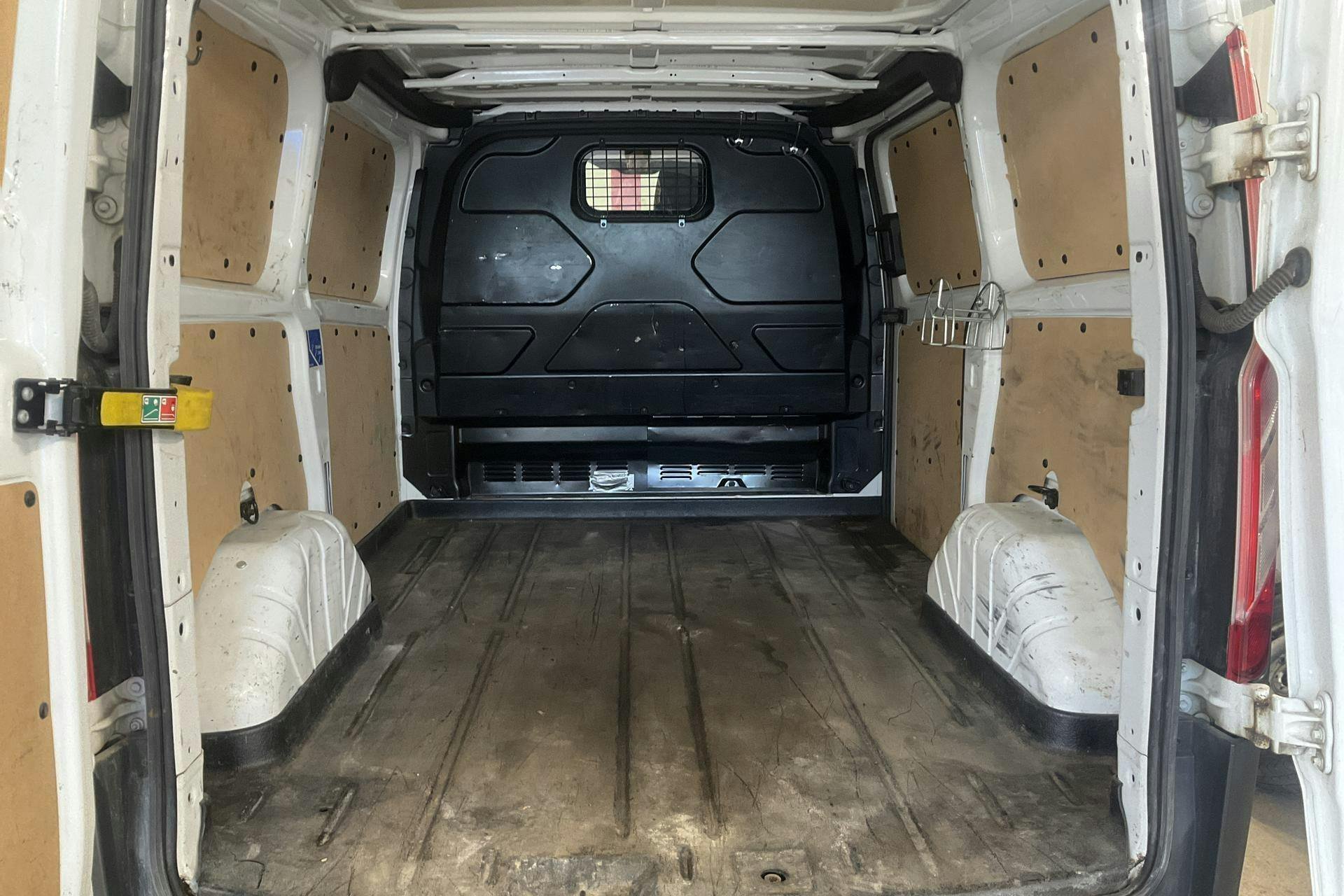 Vehicle Image 9