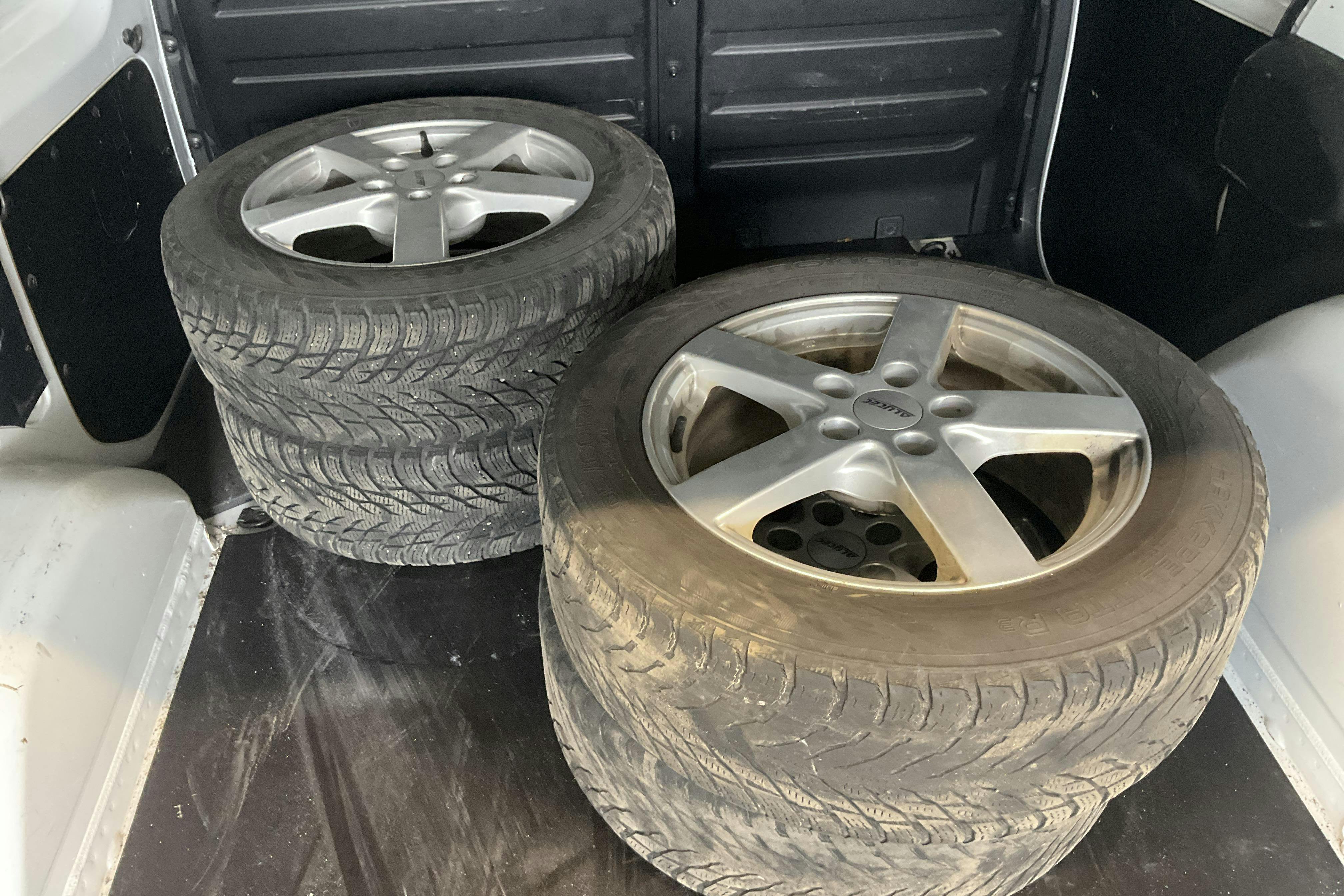 Vehicle Image 12