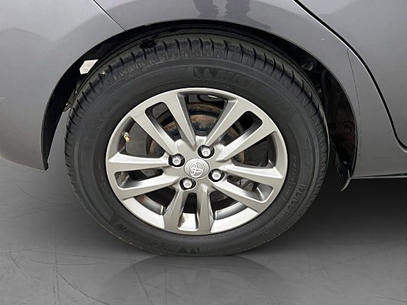 Vehicle Image 23