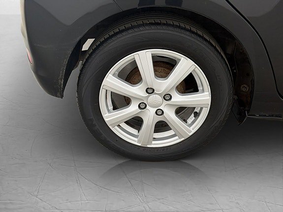Vehicle Image 25