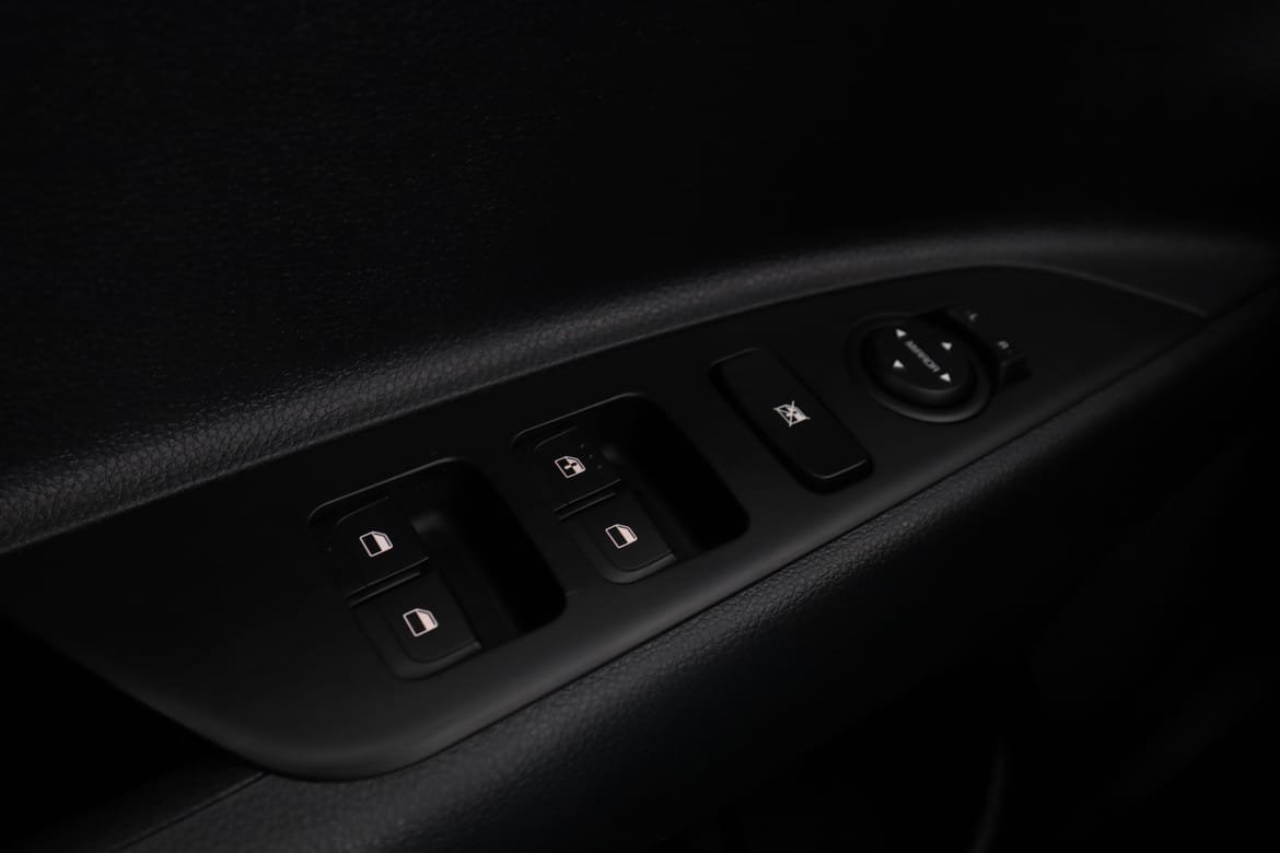 Vehicle Image 32