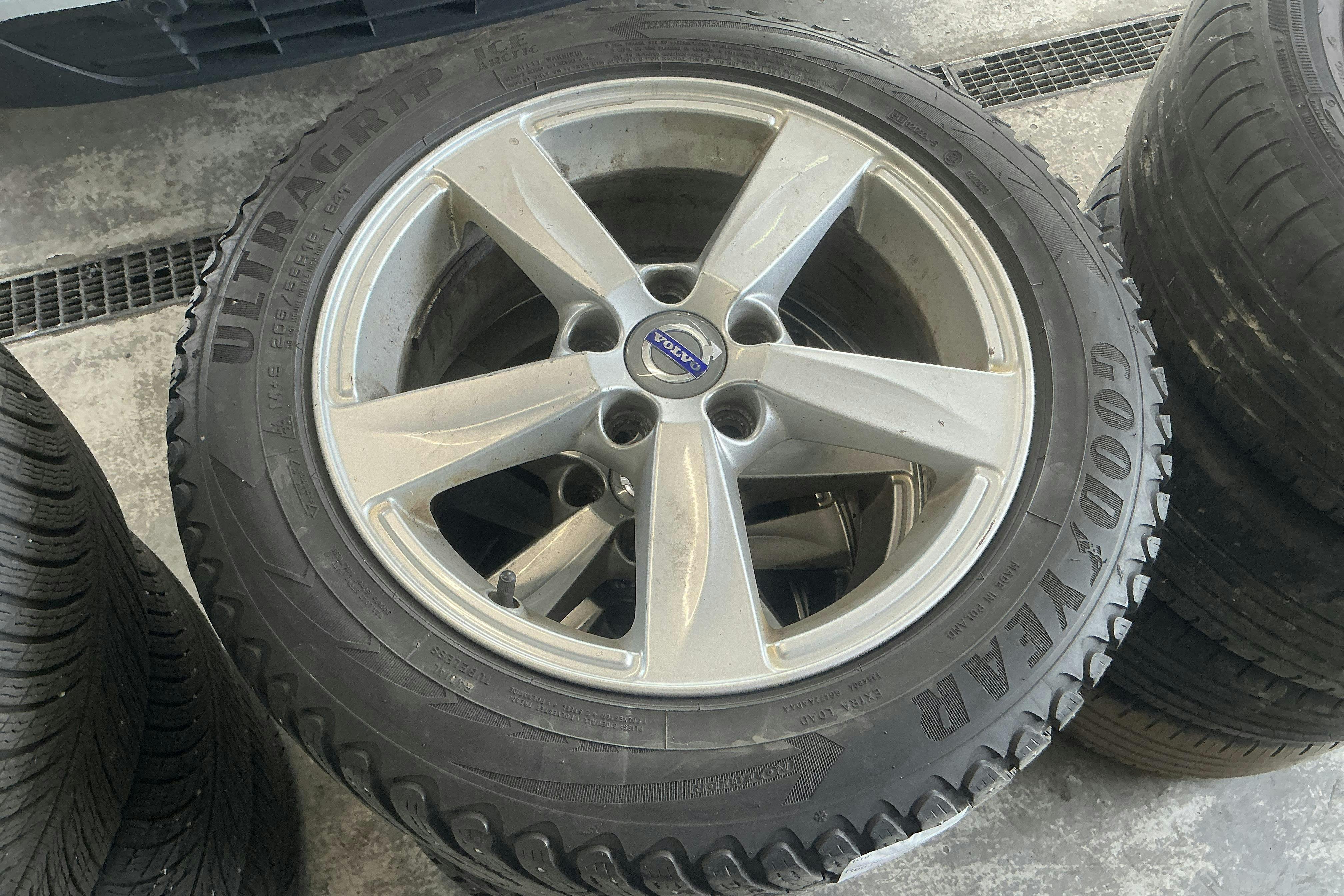 Vehicle Image 13