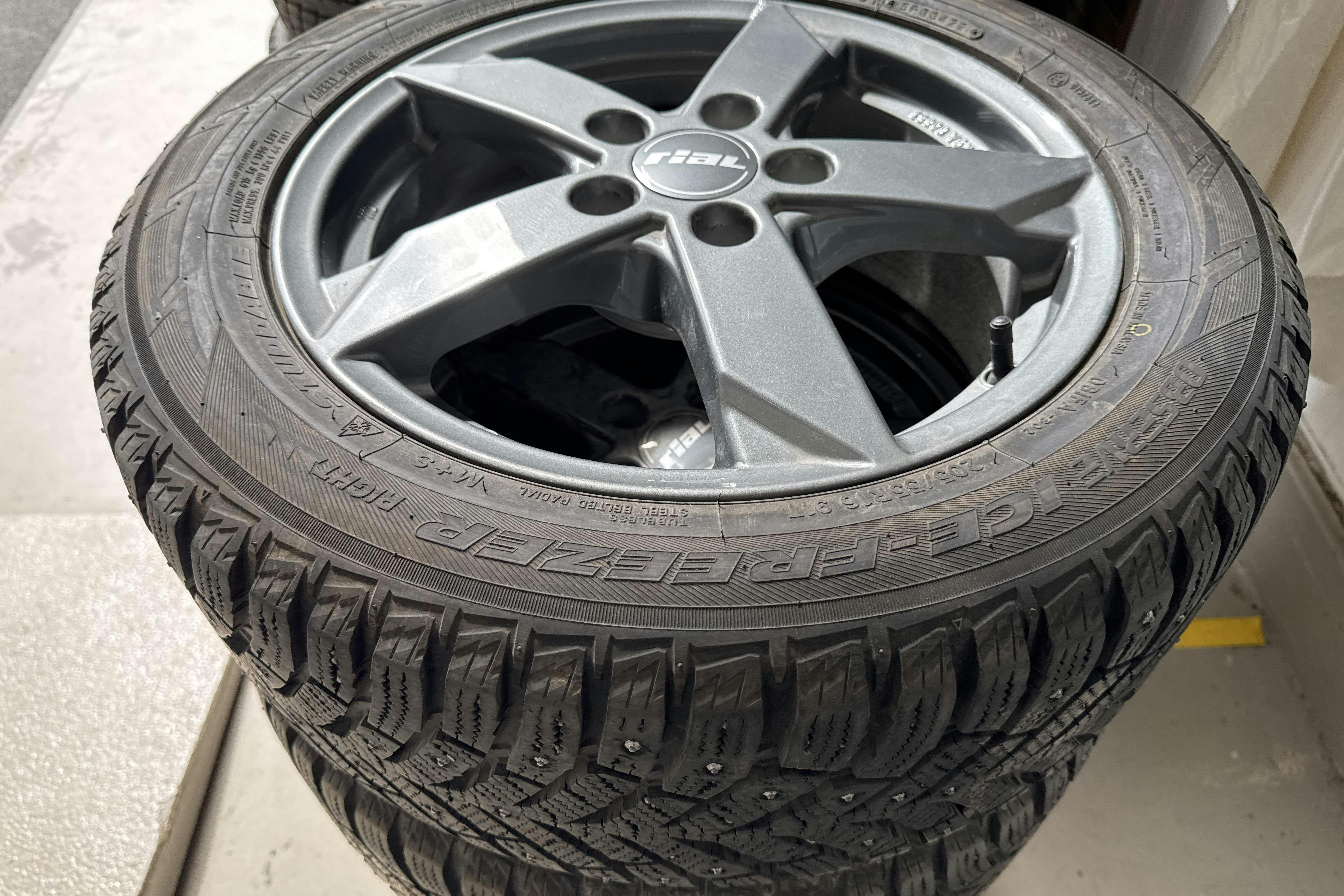 Vehicle Image 15