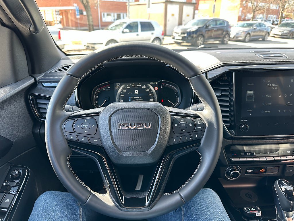 Vehicle Image 10