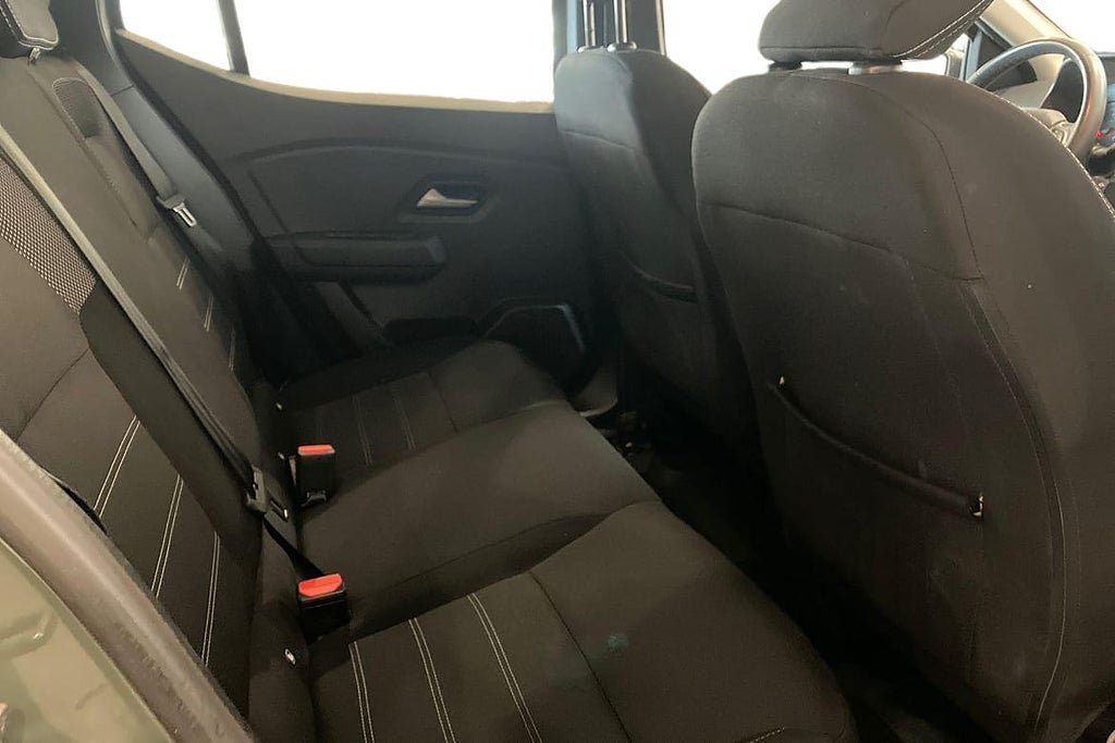 Vehicle Image 9