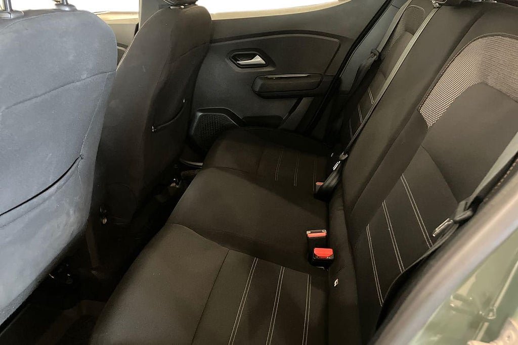Vehicle Image 13