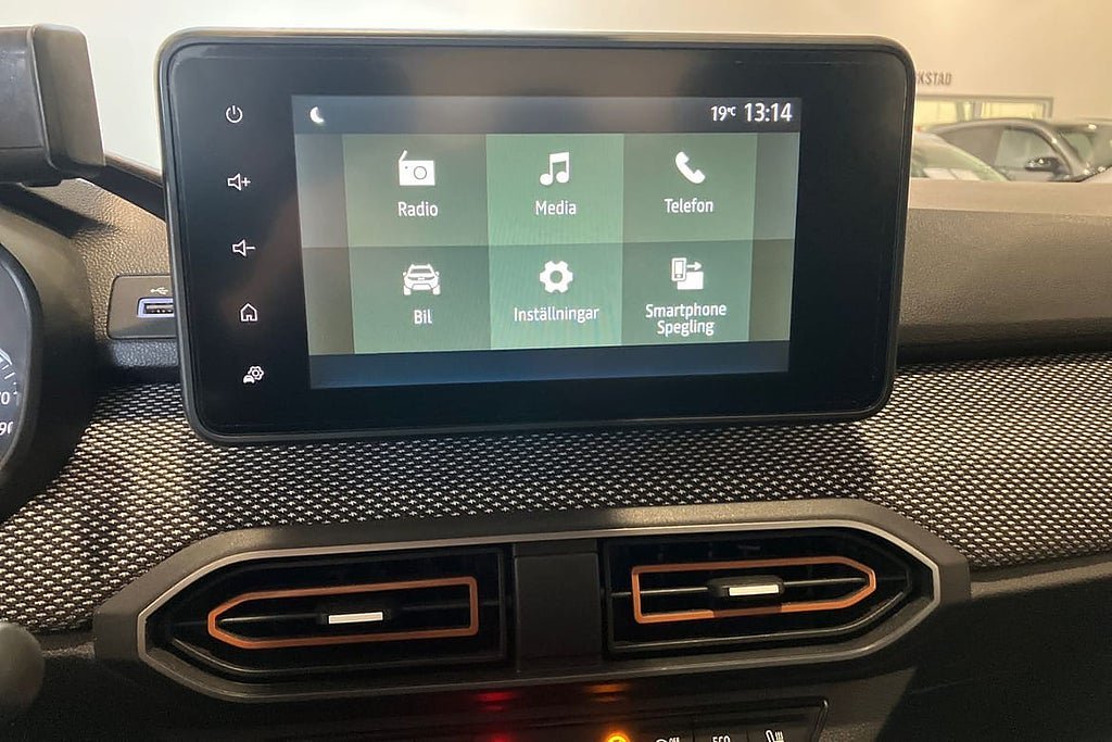 Vehicle Image 15