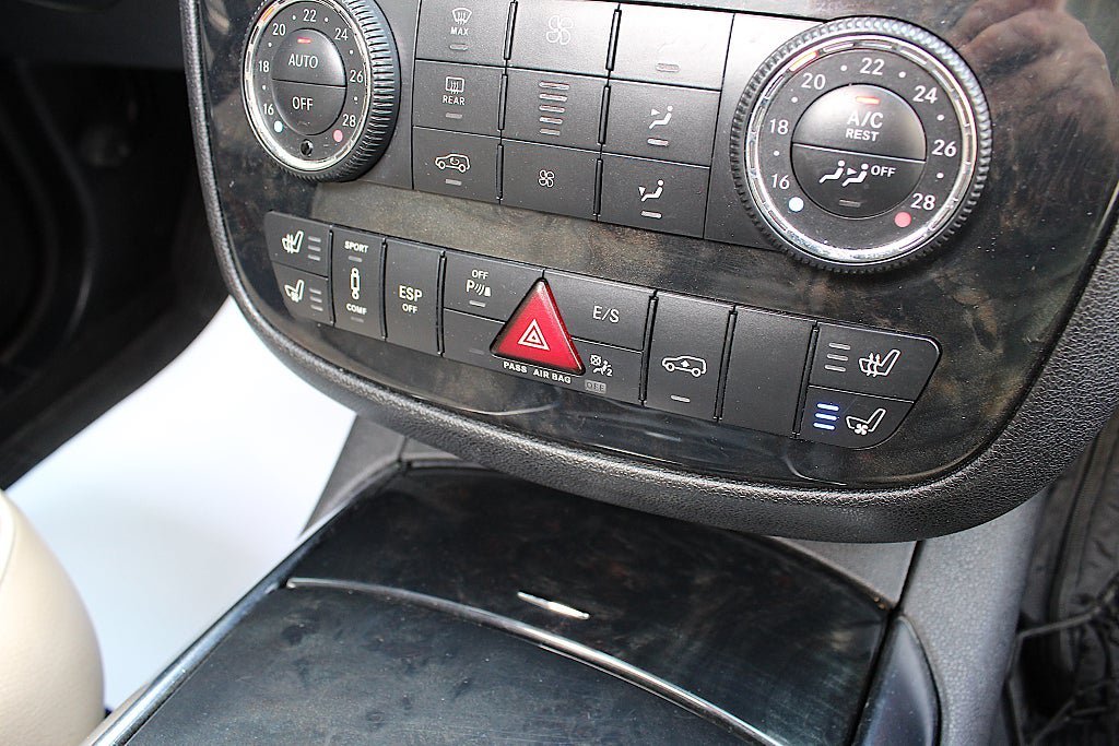 Vehicle Image 28