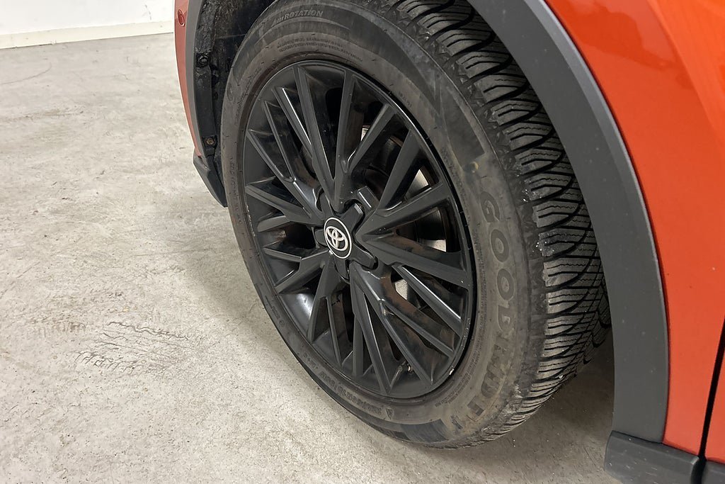 Vehicle Image 13