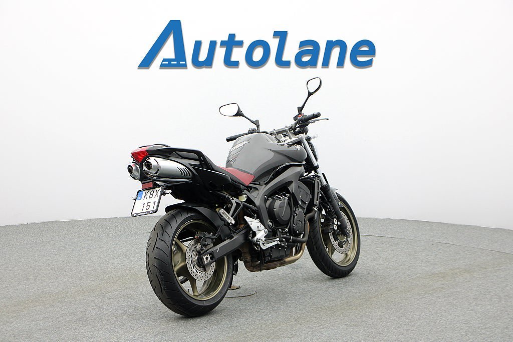 Vehicle Image 6