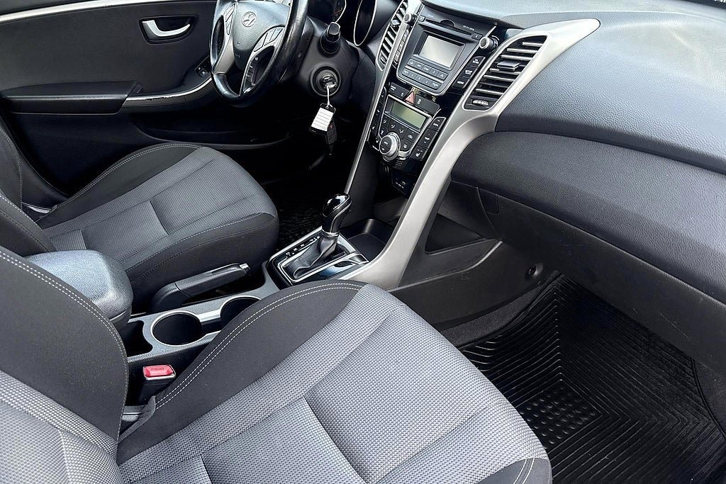 Vehicle Image 12