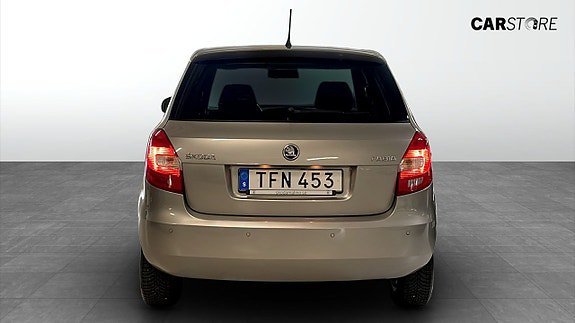 Vehicle Image 7