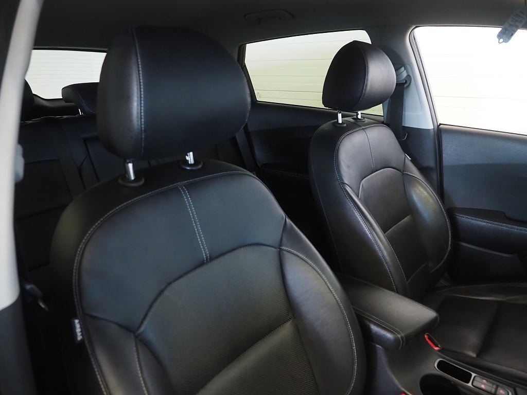 Vehicle Image 11