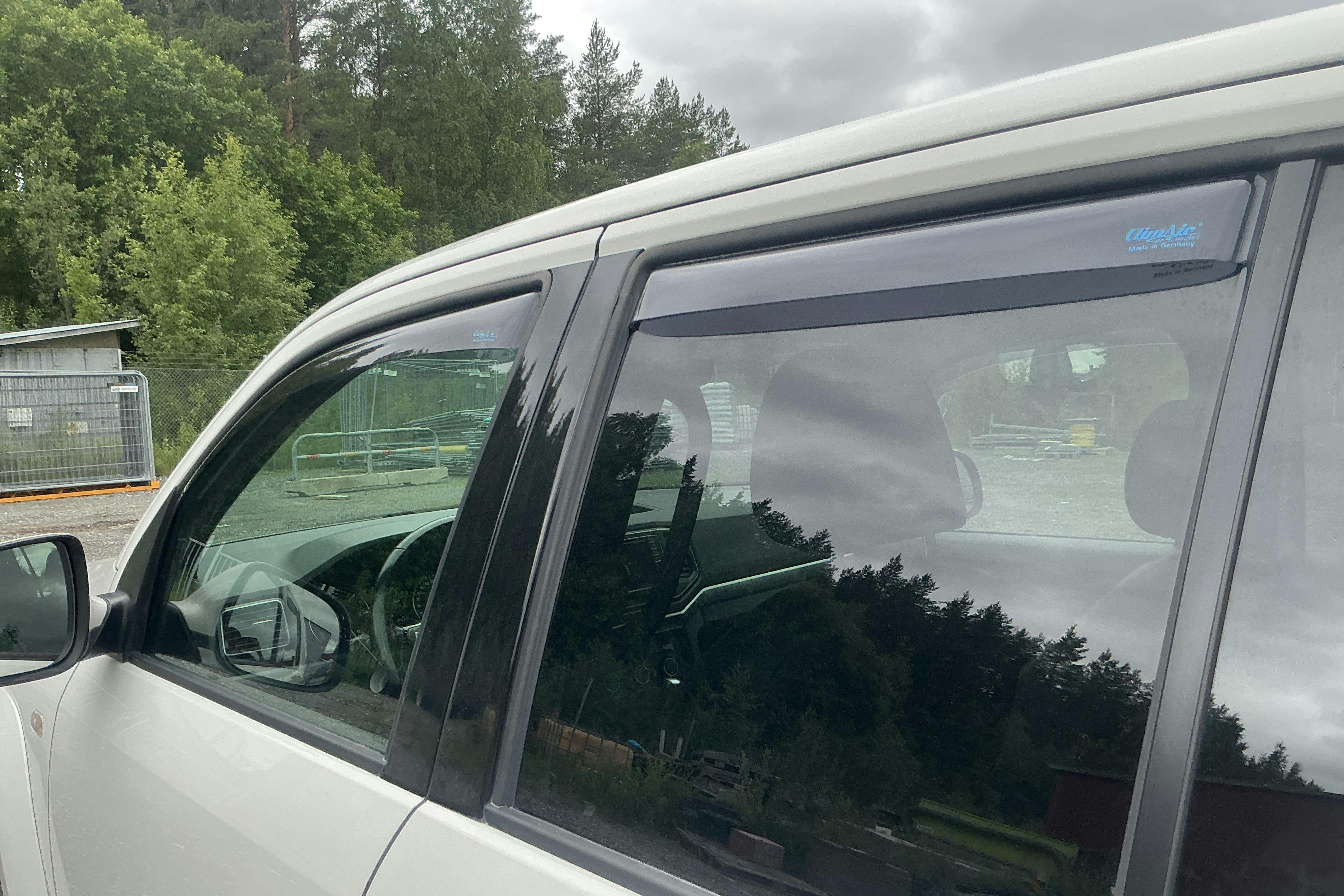Vehicle Image 16