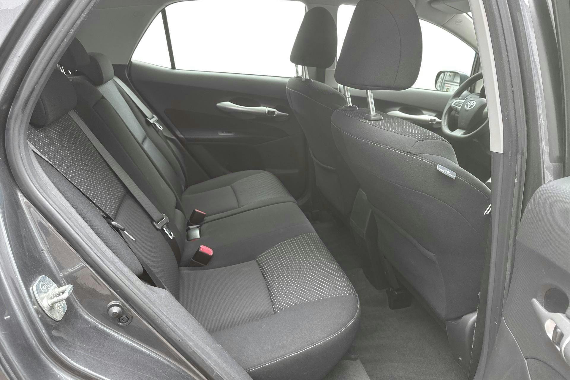 Vehicle Image 8