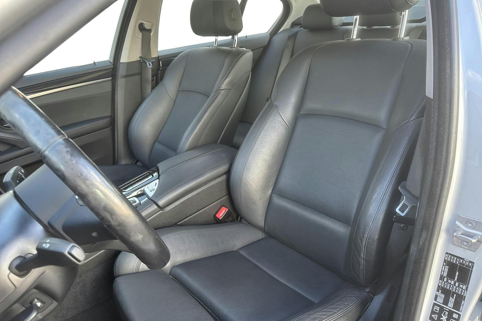 Vehicle Image 12