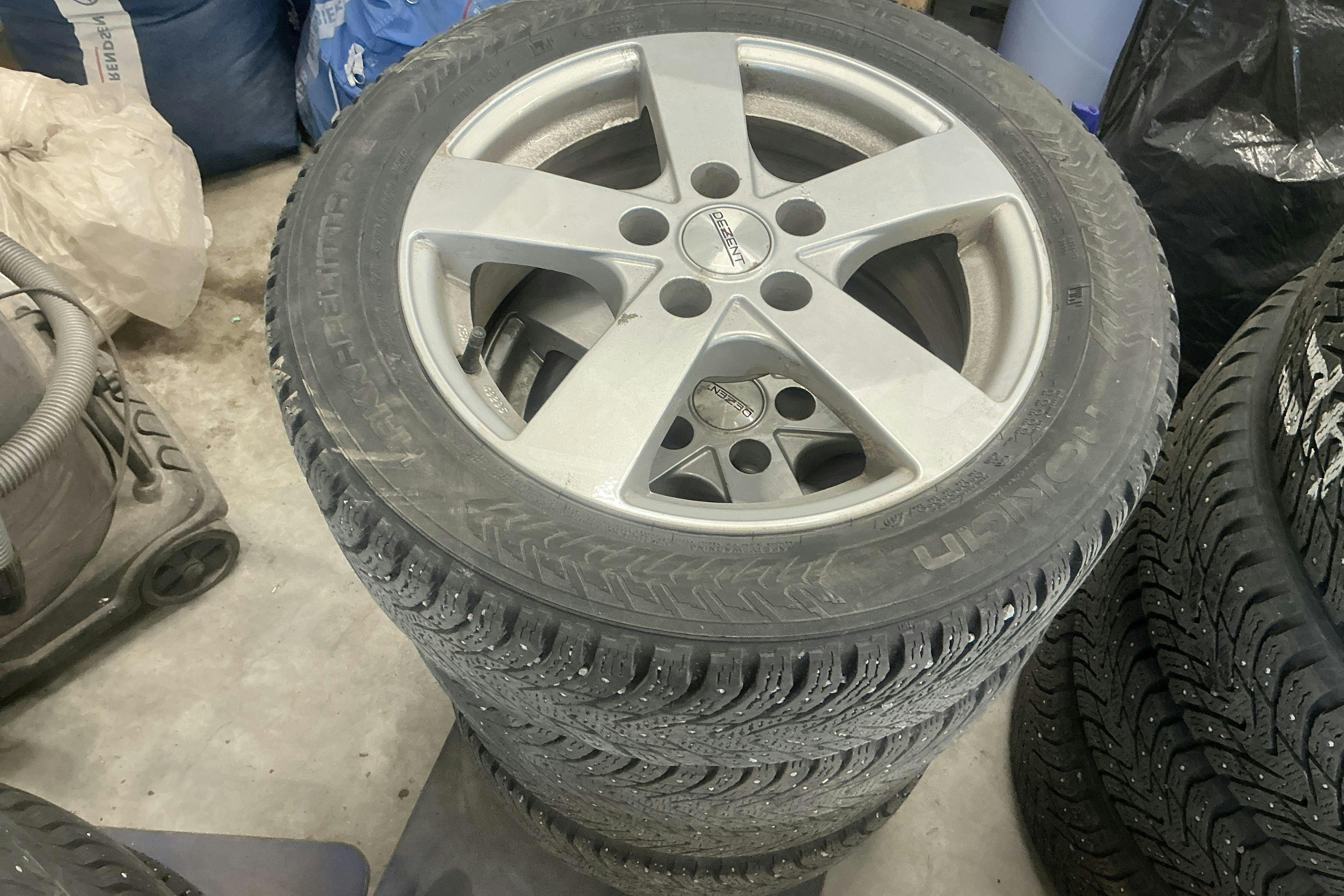 Vehicle Image 12
