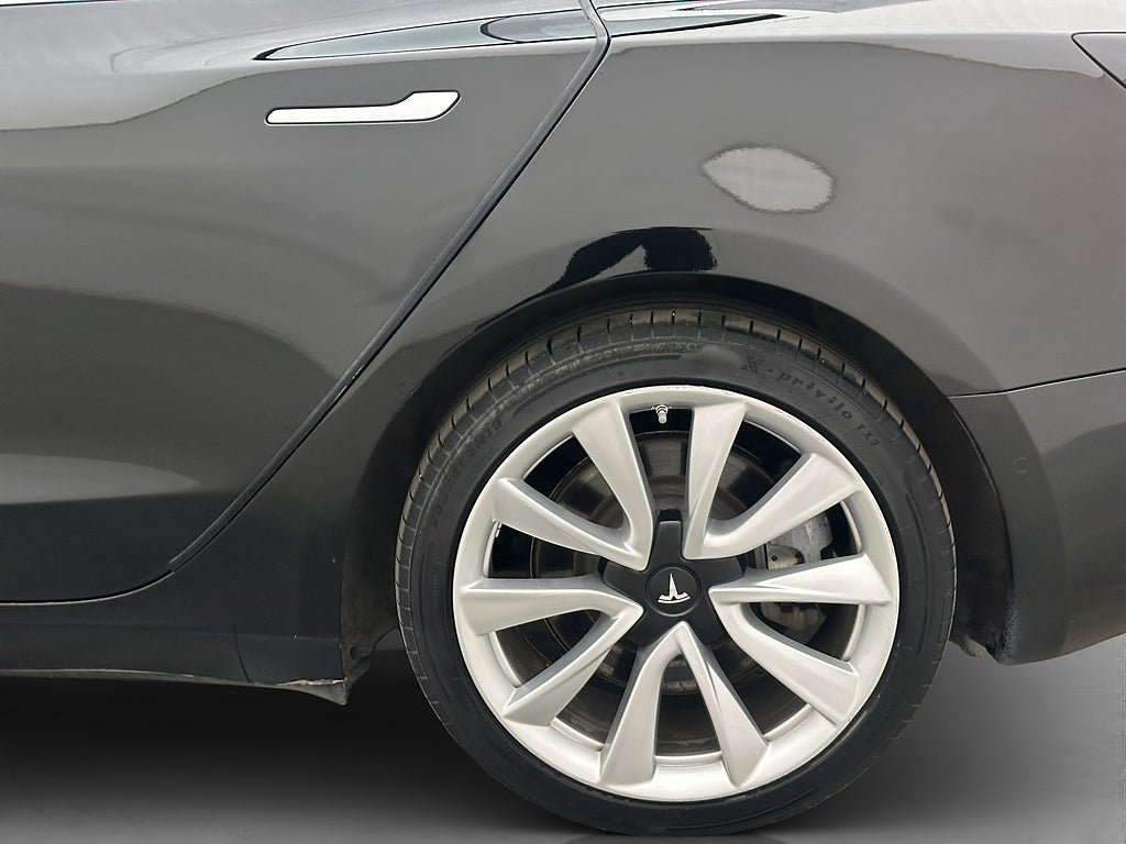Vehicle Image 32