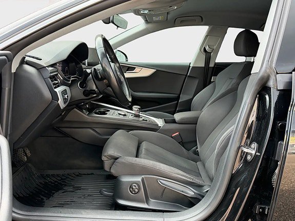 Vehicle Image 25