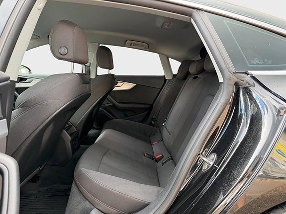 Vehicle Image 32