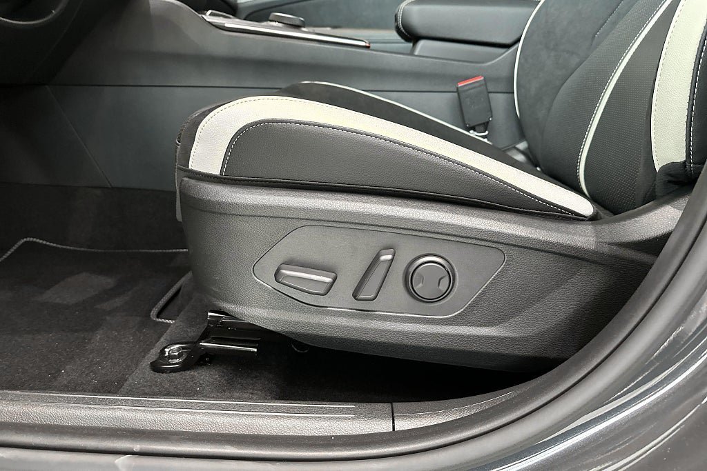 Vehicle Image 17