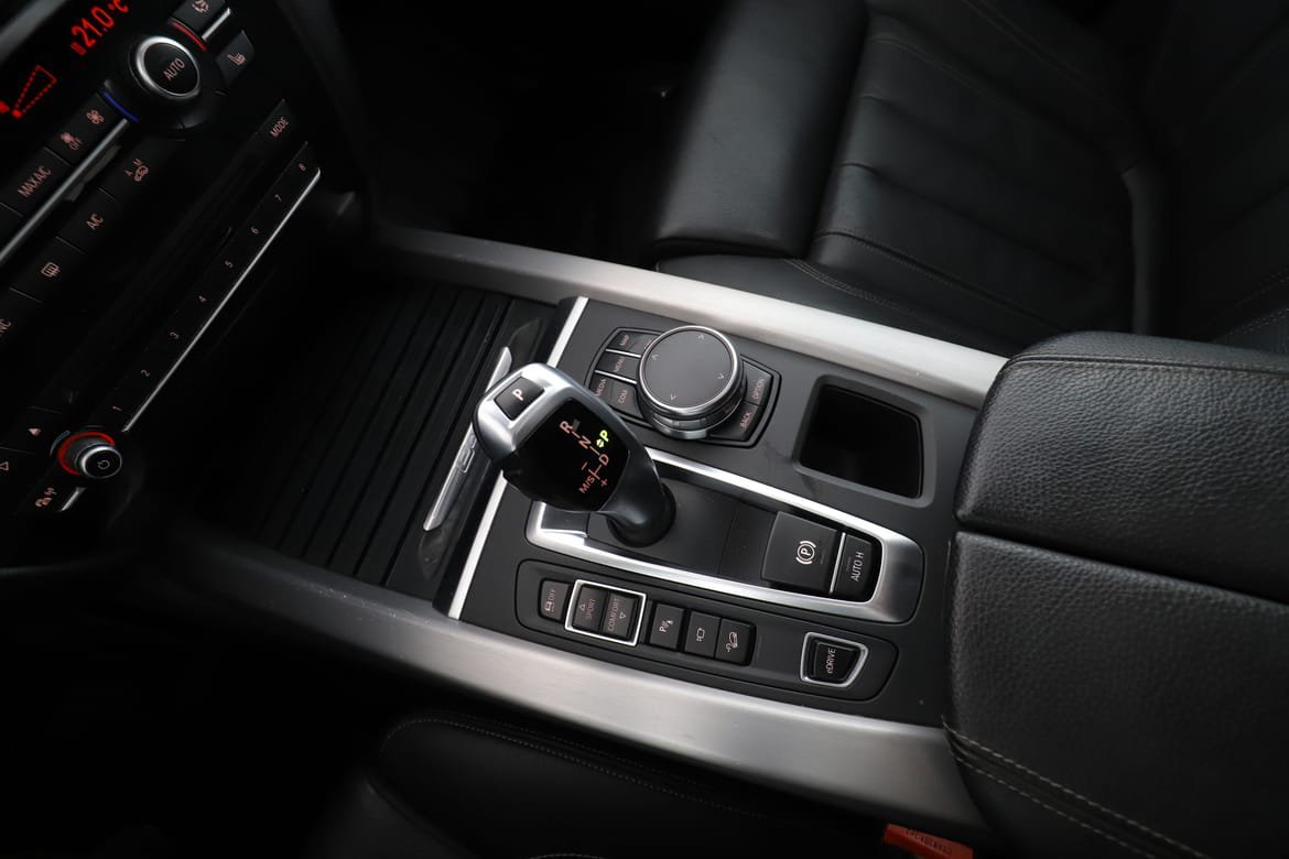 Vehicle Image 25