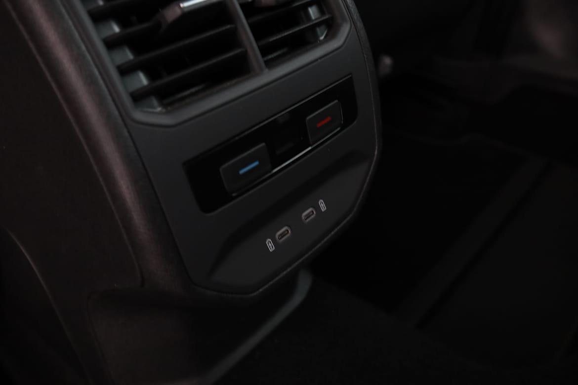 Vehicle Image 37