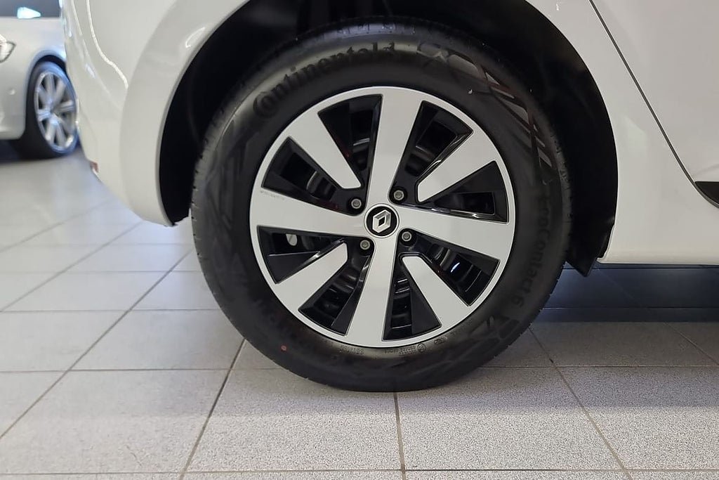 Vehicle Image 17