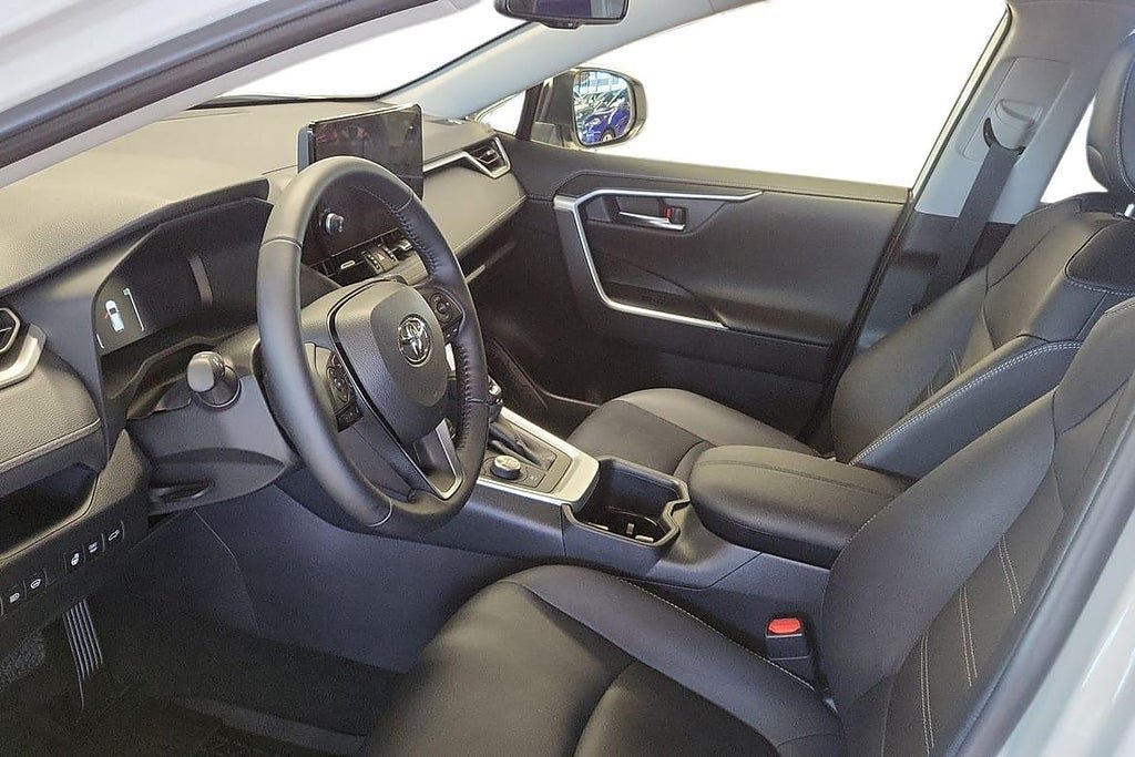 Vehicle Image 13