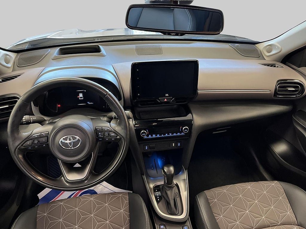 Vehicle Image 12