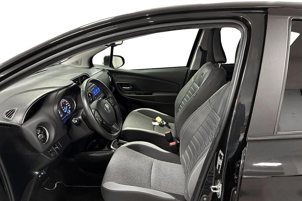 Vehicle Image 13