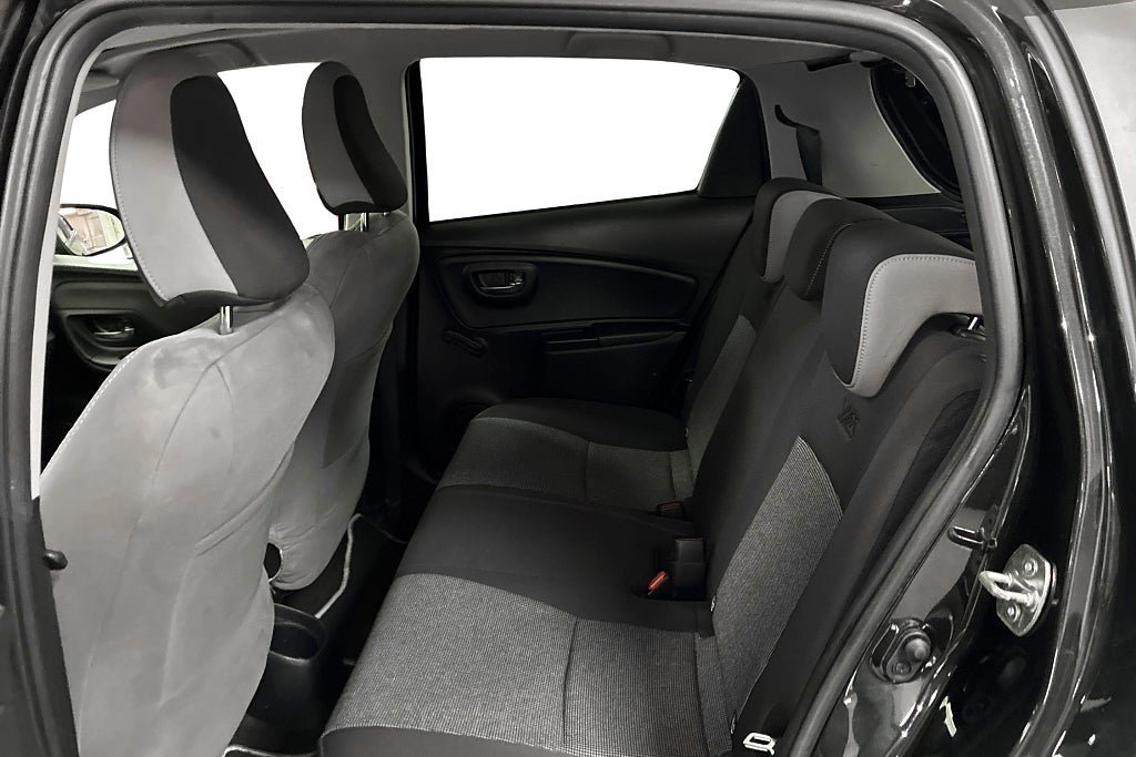 Vehicle Image 16