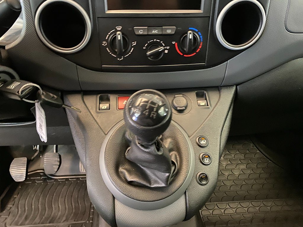 Vehicle Image 23