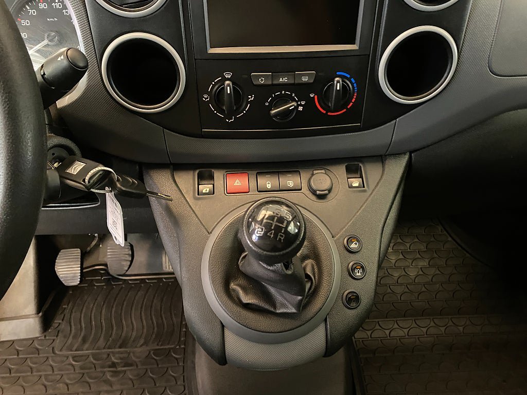 Vehicle Image 24