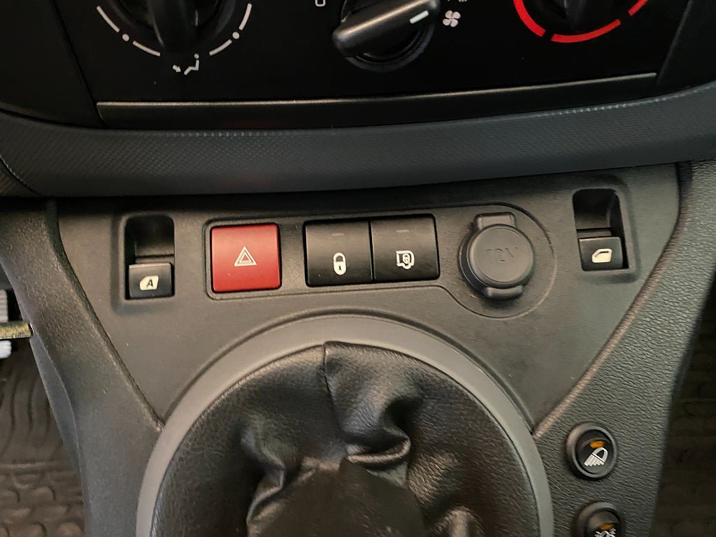 Vehicle Image 28