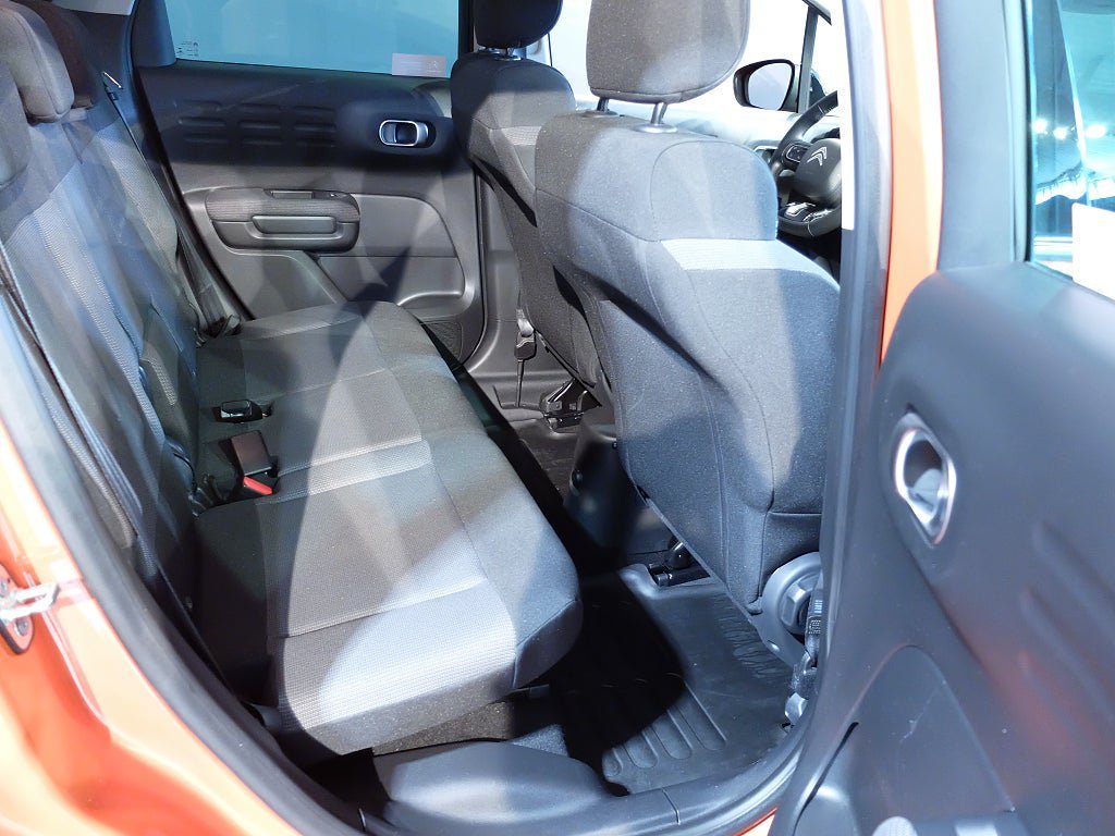 Vehicle Image 10