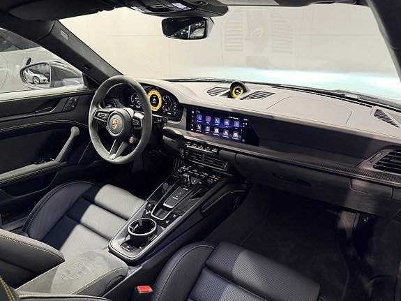 Vehicle Image 32