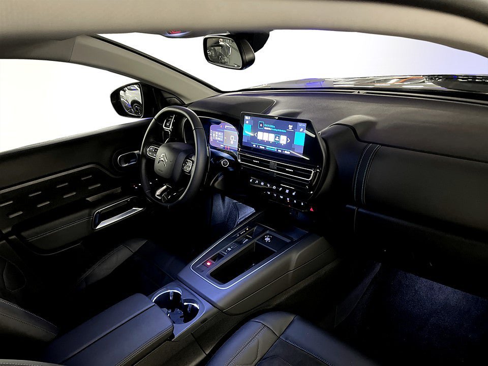 Vehicle Image 11
