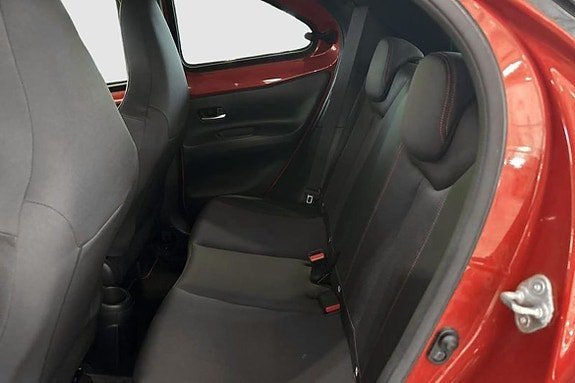 Vehicle Image 9
