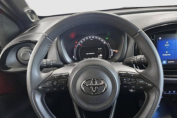 Vehicle Image 11