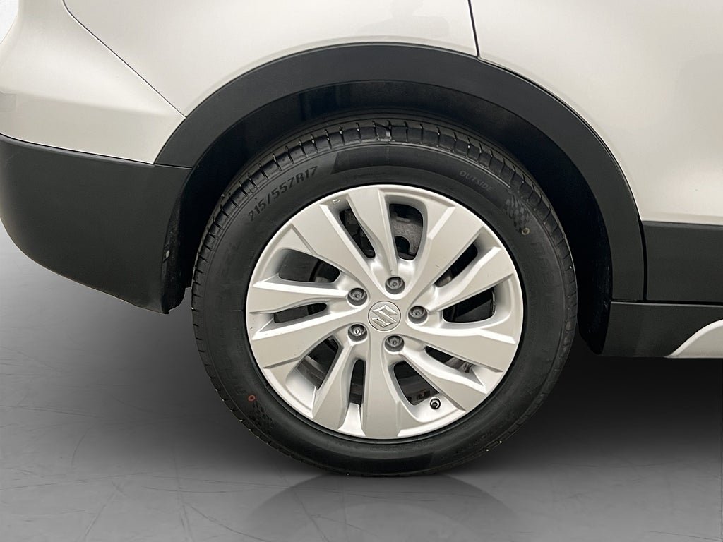 Vehicle Image 25