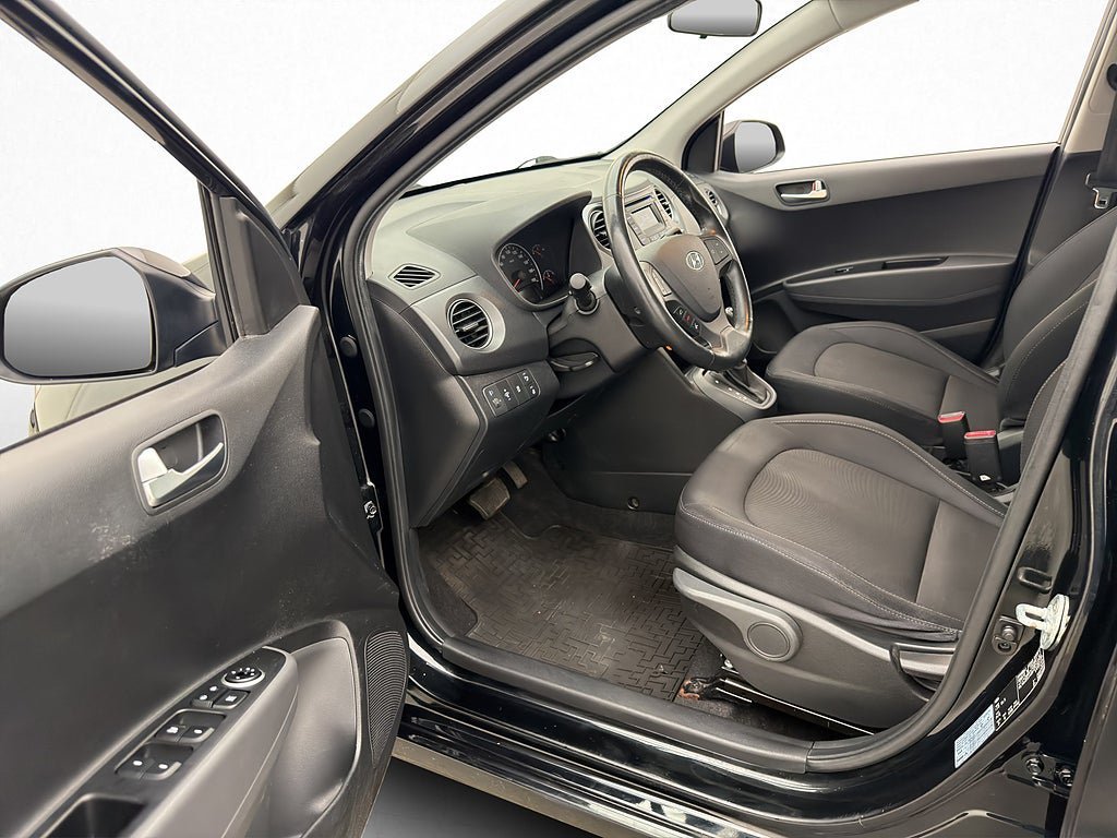 Vehicle Image 10