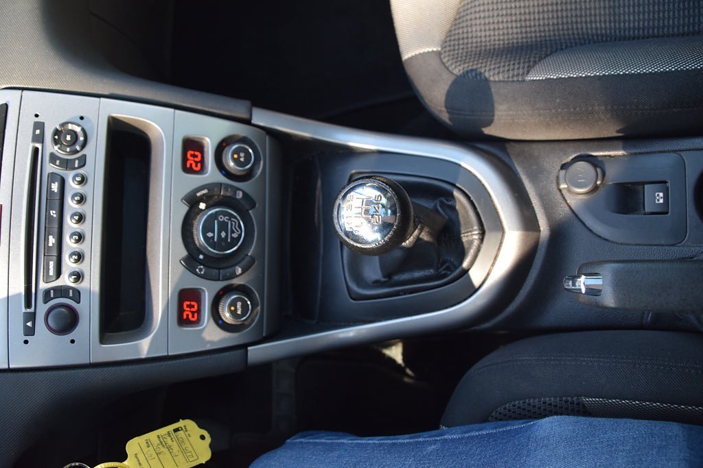 Vehicle Image 14